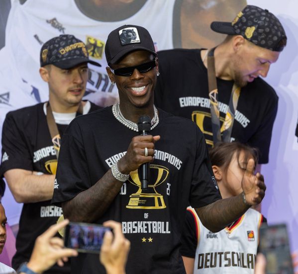 菜鸟赛季场, 岁的他将在, 助数据救赎 菜鸟赛季场, 岁的他将在, 助数据救赎